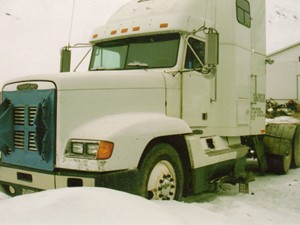 Salvage 1994 Freightliner FLD120 - 1208-FRTLR