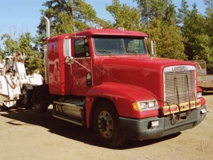 Salvage 1995 Freightliner FLD120 - 1111-FRTLR