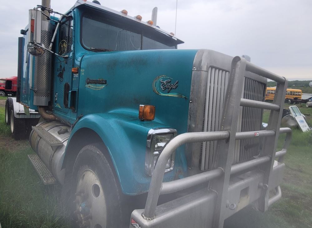 Salvage 1995 International 9300 Truck Tractor For Parts Sturgeon