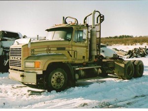 Salvage 1995 Mack CL713 - 1571-MACK