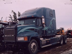 Salvage 1996 Mack CH613 - 820-MACK