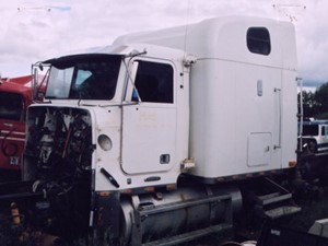 Salvage 1997 Freightliner FLD120 - 780-FRTLR