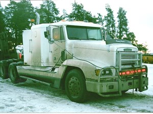 Salvage 1997 Freightliner FLD120 - 2798-FRTLR