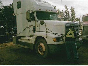 Salvage 1997 Freightliner FLD120 - 3048-FRTLR 