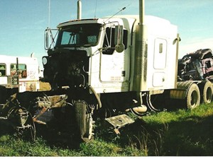 Salvage 1997 Kenworth T800 - 1908-KW