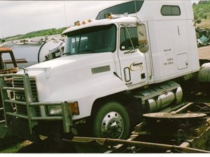 Salvage 1998 Mack CH613 - 1615-MACK