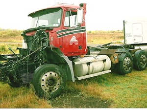 Salvage 2000 Mack CH613 - 1974-MACK
