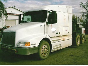 Salvage 2000 Volvo VNL - 2766-VOLVO