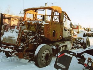 Salvage 2001 Mack CH613 - 1142-MACK