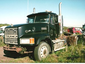 Salvage 2002 Mack CH 613 - 2879-MACK 