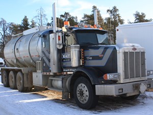 Salvage 2002 Peterbilt 378 - 3339-PETE
