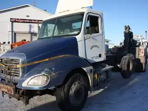 2004 Freightliner COLUMBIA 120 Truck for Parts (Stock #3464-FRTLR)) Part Image
