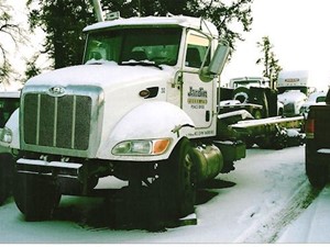 Salvage 2006 Peterbilt 335 - 2491-PETE