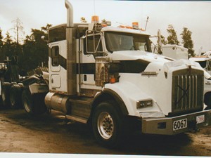 Salvage 2010 Kenworth T800 - 3334-KW