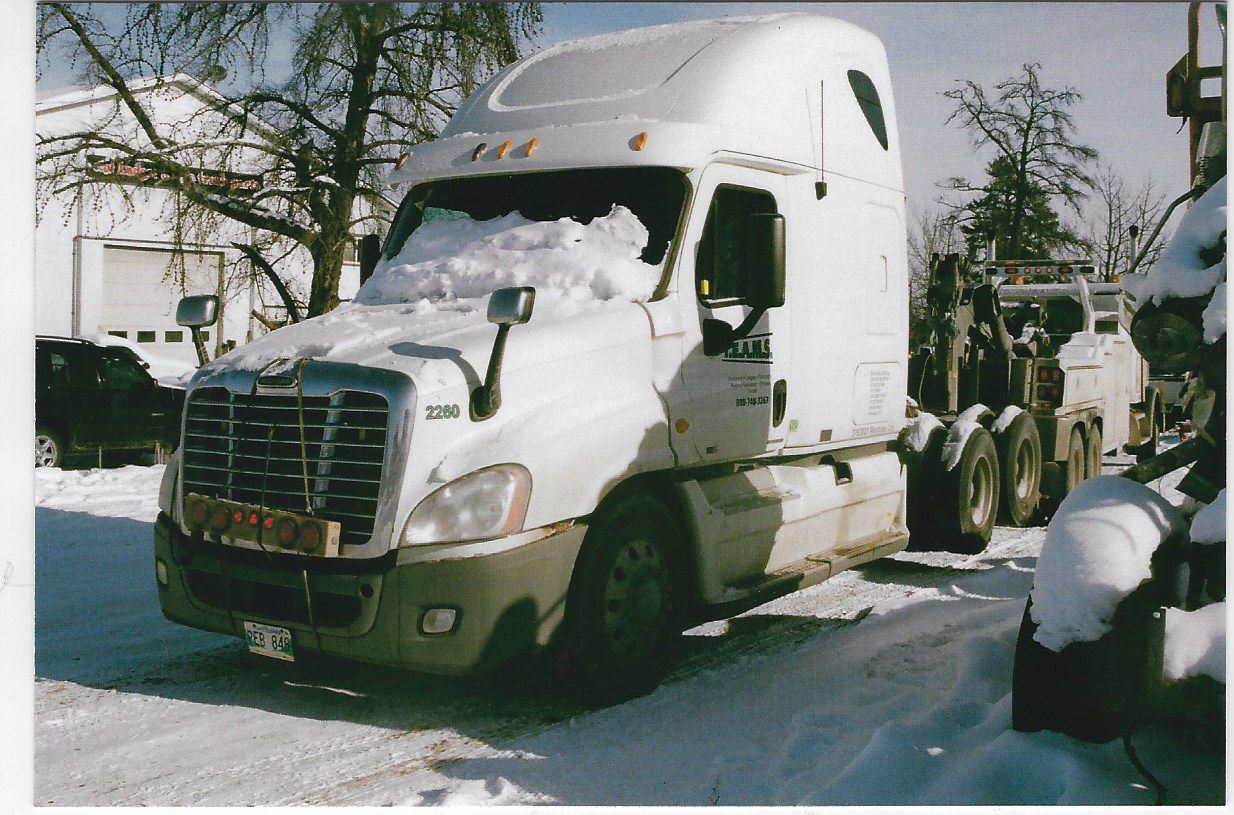 2011 Freightliner Cascadia 125 Truck for Parts for sale Sturgeon