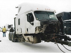 Salvage 2015 Freightliner Cascadia - 2951-FRTLR