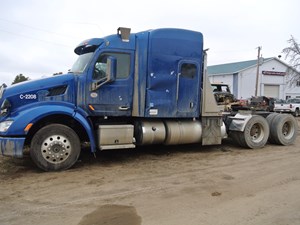 Salvage 2015 Peterbilt 579 - 2825-PETE