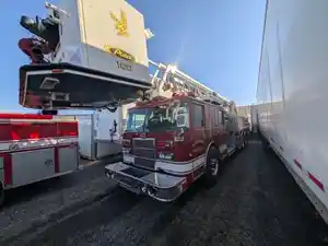 Salvage 1998 Pierce Model Tilt Cab - 260095