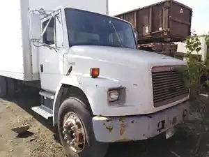 Salvage 2000 Freightliner FL70 - 250065