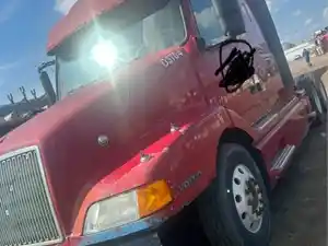 Salvage 2002 Volvo VNL - 250414