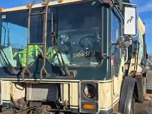 Salvage 2005 Mack MR688S - 240631
