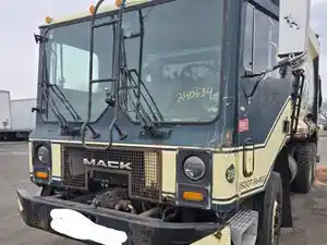 Salvage 2005 Mack MR688S - 240634