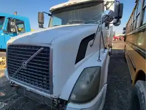 Salvage 2005 Volvo VNL - 230667