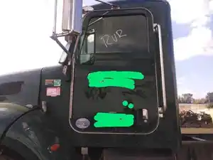 Salvage 2010 Peterbilt 335 - 250521