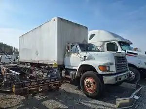 Salvage 1998 Ford F800 - FD-0393