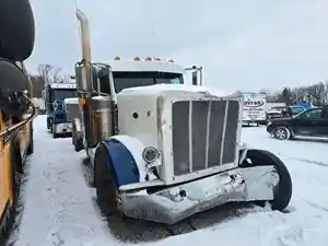 Salvage 2011 Peterbilt 388 - PT-0860