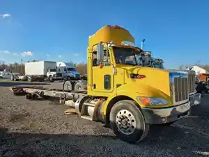 Salvage 2017 Peterbilt 337 - PT-0841