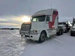 Salvage 2001 Freightliner CST120 - SV-443