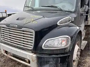 Salvage 2005 Freightliner M2 106 - SV-390