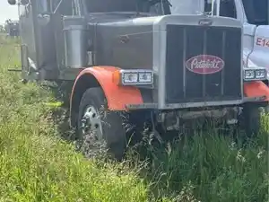 Salvage 2005 Peterbilt 379 - SV-446