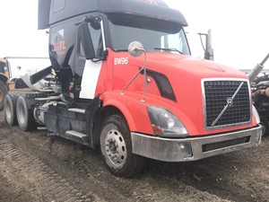 Salvage 2006 Volvo VNL - SV-136