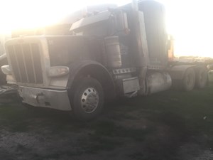 Salvage 2010 Peterbilt 389 - SV-66