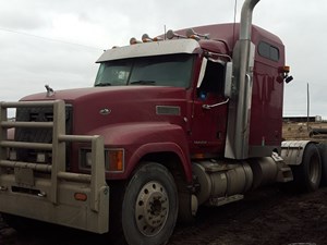 Salvage 2011 Mack CHU613 - SV-57