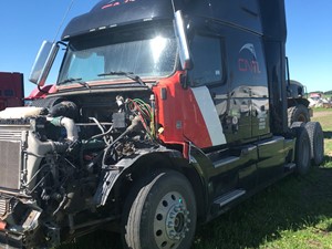Salvage 2011 Volvo VNL - SV-119