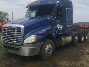 Salvage 2012 Freightliner Cascadia 125 - SV-63