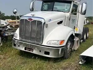 Salvage 2013 Peterbilt 384 - SV-417