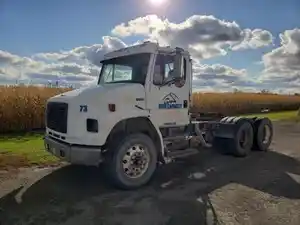 Salvage 1995 Freightliner FL106 - PTP-233