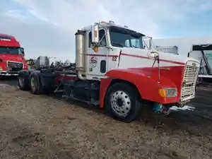 Salvage 2000 Freightliner FLD120 - PTP-242