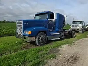 Salvage 2000 Freightliner FLD120 - PTP-283