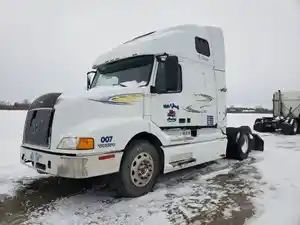 Salvage 2003 Volvo VNL - PTP-201