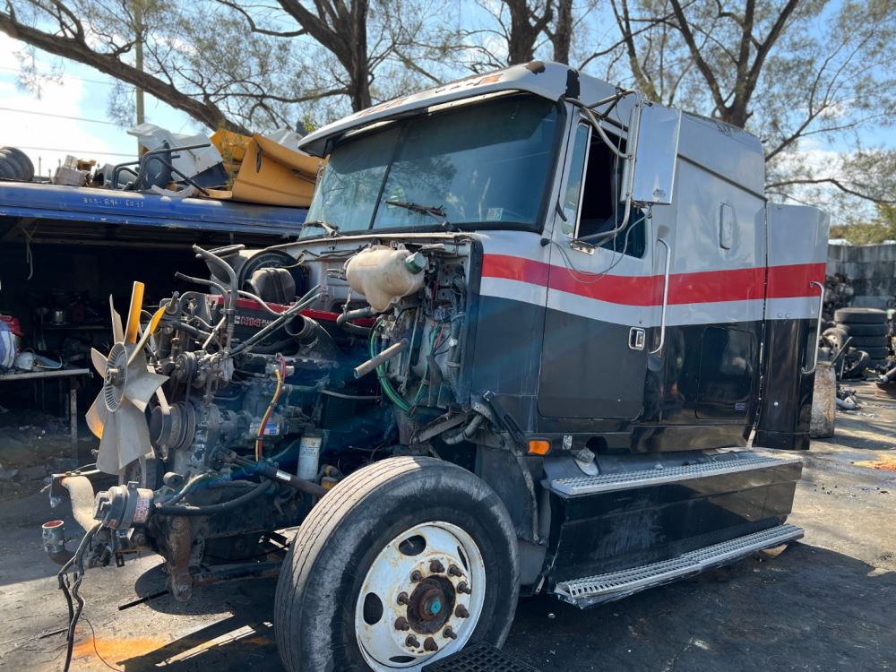 Salvage 1997 Volvo WIA AREO SERIES Truck Tractor For Parts Opa Locka