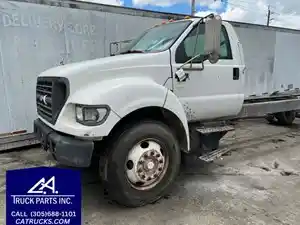 Salvage 2003 Ford F-650 - 9502
