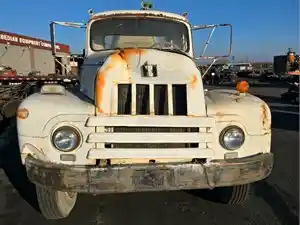 Salvage 1955 International R-190  - 1866
