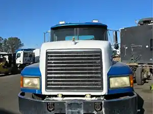 Salvage 1997 Mack CL713 - 1988