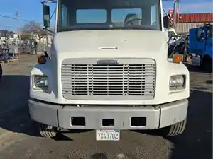 Salvage 2000 Freightliner FL80 - 1850