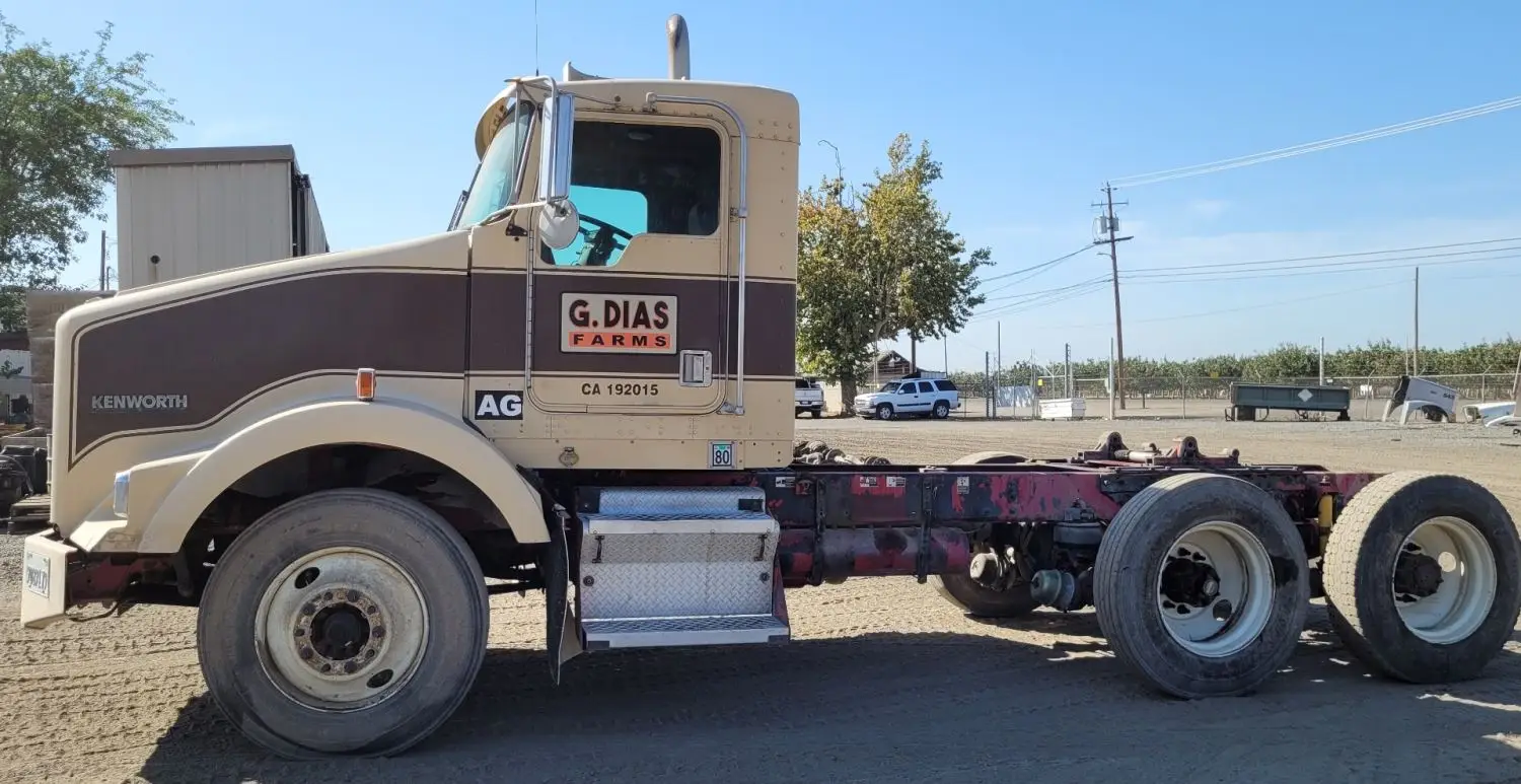 Salvage 2000 Kenworth T800 Truck Tractor For Parts Fresno, California